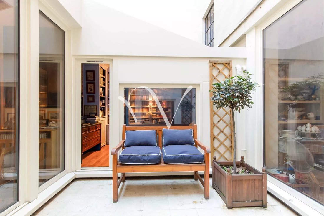 Apartment in Saint Germain l'Auxerrois, Paris 1er Arrondissement, Paris 2 - 15181254