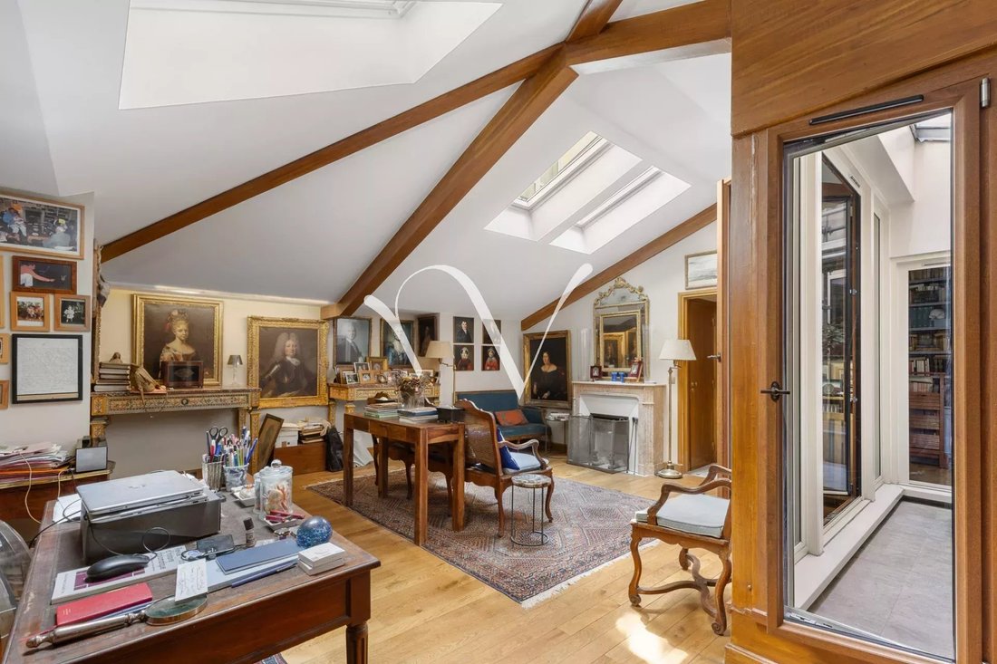 Apartment in Saint Germain l'Auxerrois, Paris 1er Arrondissement, Paris 5 - 15181254