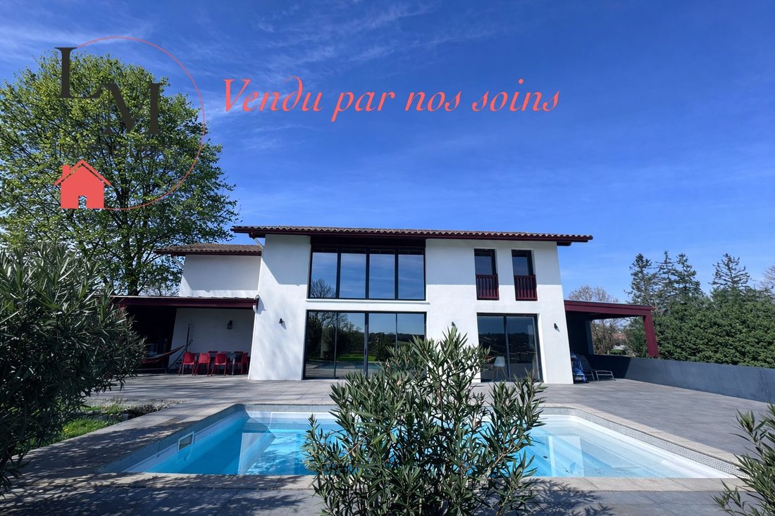 Villa in Amendeuix-Oneix, Nouvelle-Aquitaine, France 1 - 16994380