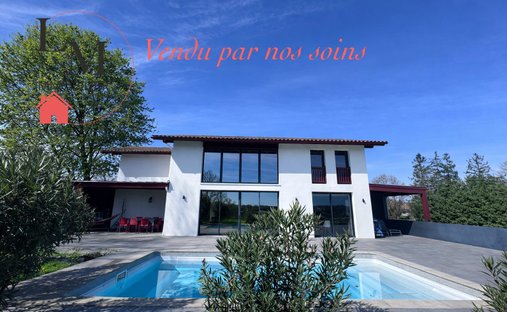 Villa in Amendeuix-Oneix, Nouvelle-Aquitaine, France 1