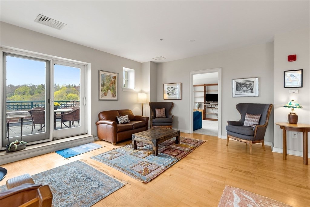 Condo in Milton, Massachusetts, United States 3 - 17906325