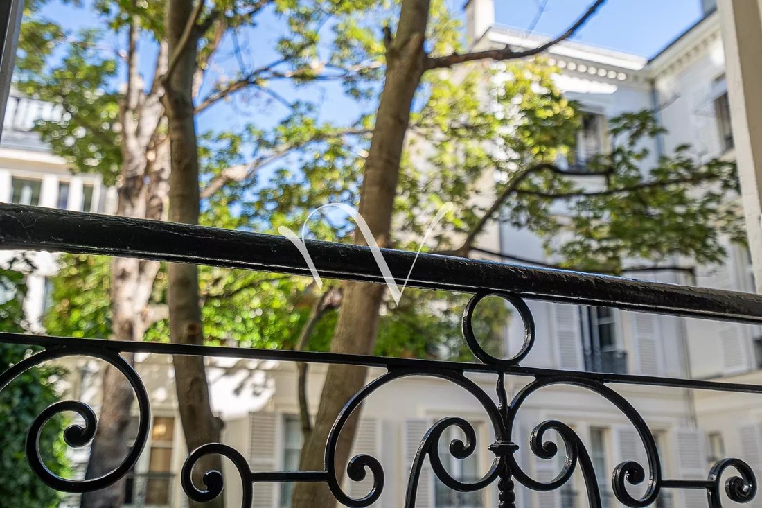 Apartment in Saint Thomas d'Aquin, Paris 7e Arrondissement, Paris 2 - 15180095