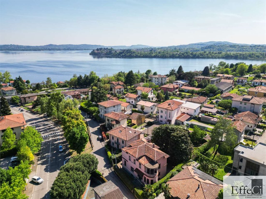 Villa in Gavirate, Lombardy, Italy 1 - 17910136