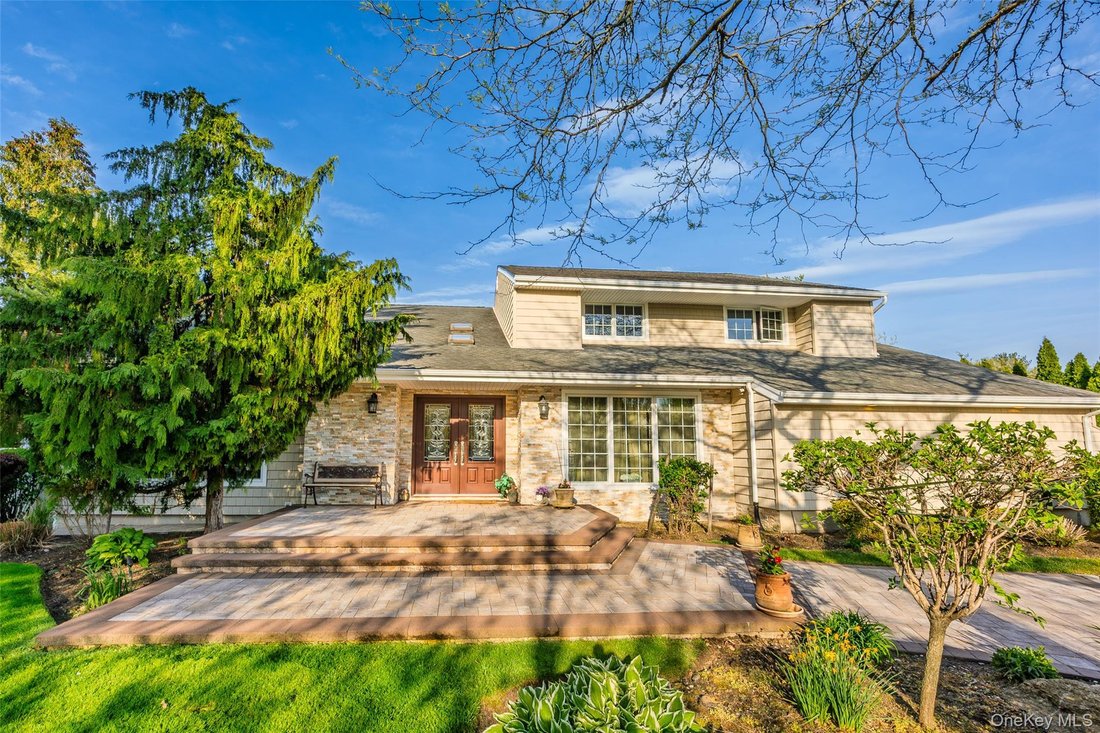 House in Melville, New York, United States 3 - 17913373