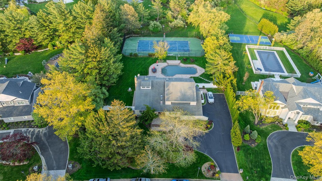House in Melville, New York, United States 5 - 17913373