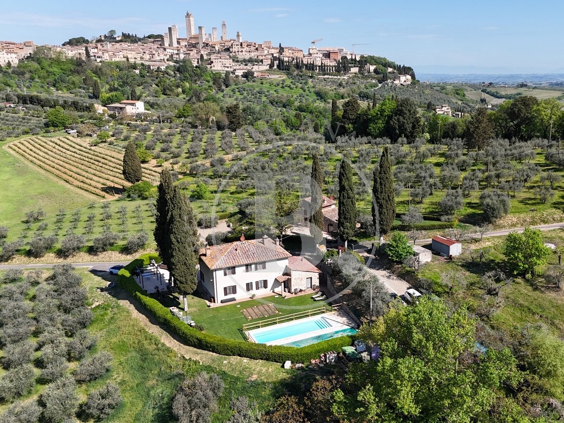 House in San Gimignano, Tuscany, Italy 1 - 17914464