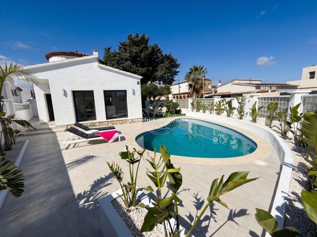 Villa in Empuriabrava, Catalonia, Spain 1 - 17914185