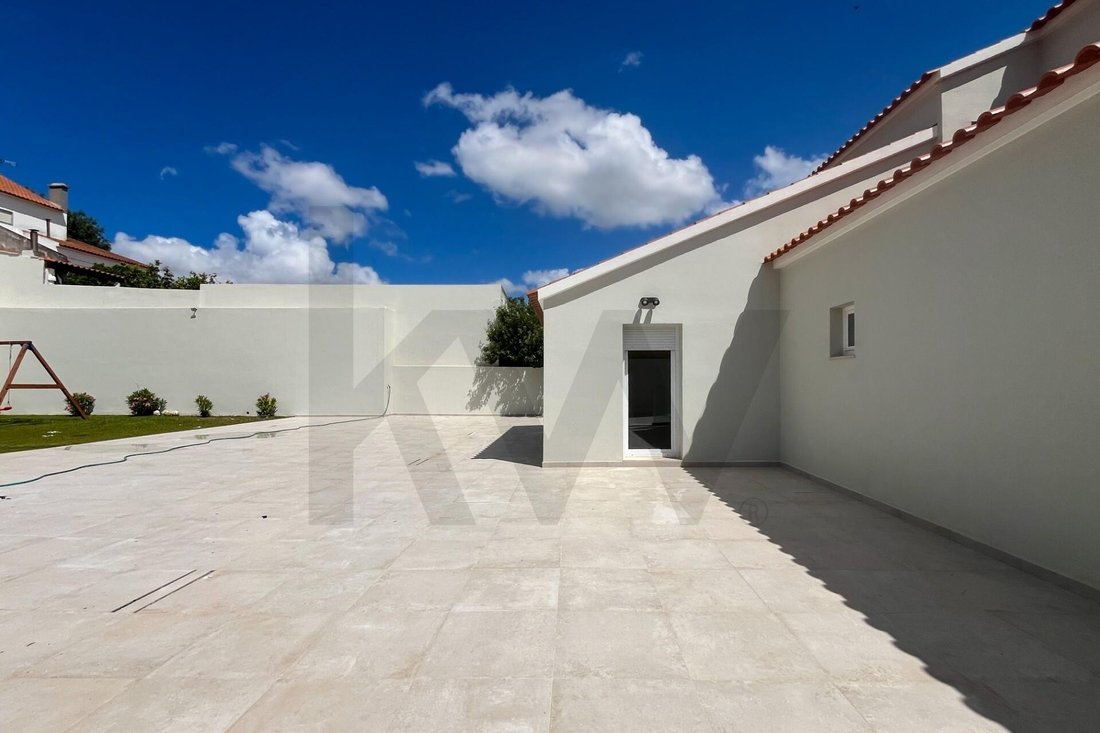 Townhouse in Santa Maria, Sao Pedro e Matacaes, Lisbon, Portugal 2 - 17914359