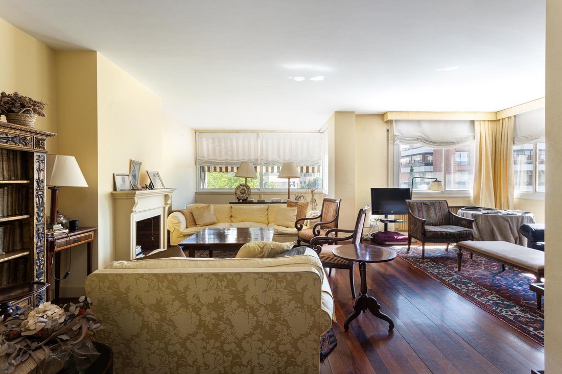 Apartment in Sarrià-Sant Gervasi, Barcelona, Spain 5 - 17913079