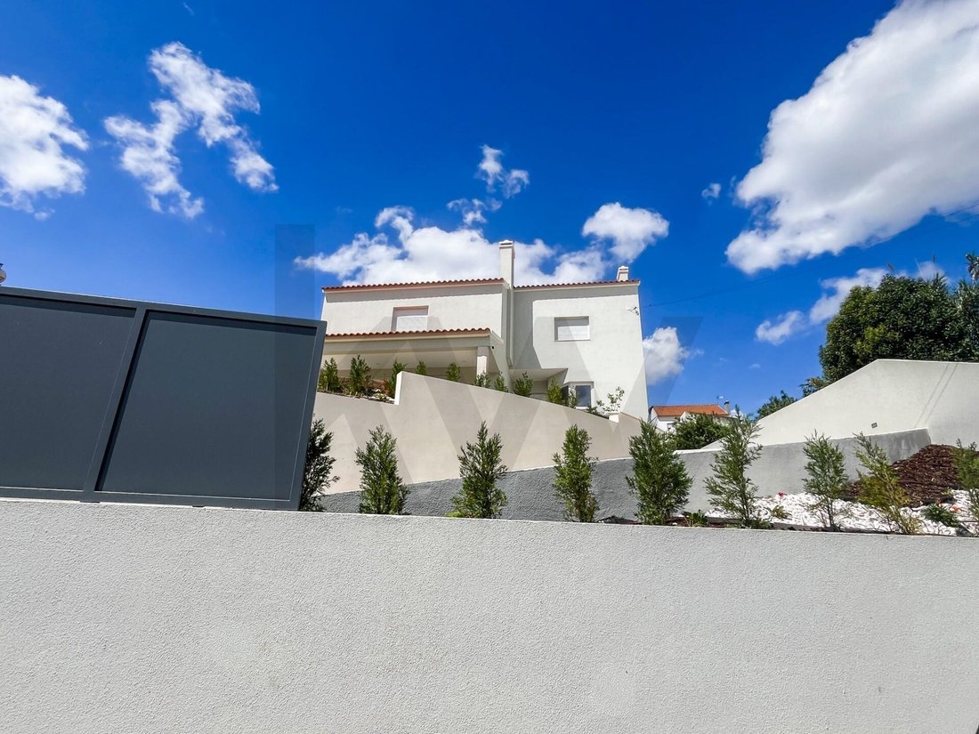 Townhouse in Santa Maria, Sao Pedro e Matacaes, Lisbon, Portugal 1 - 17914359