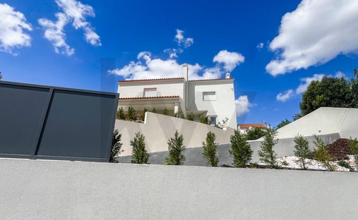 Townhouse in Santa Maria, Sao Pedro e Matacaes, Lisbon, Portugal 1