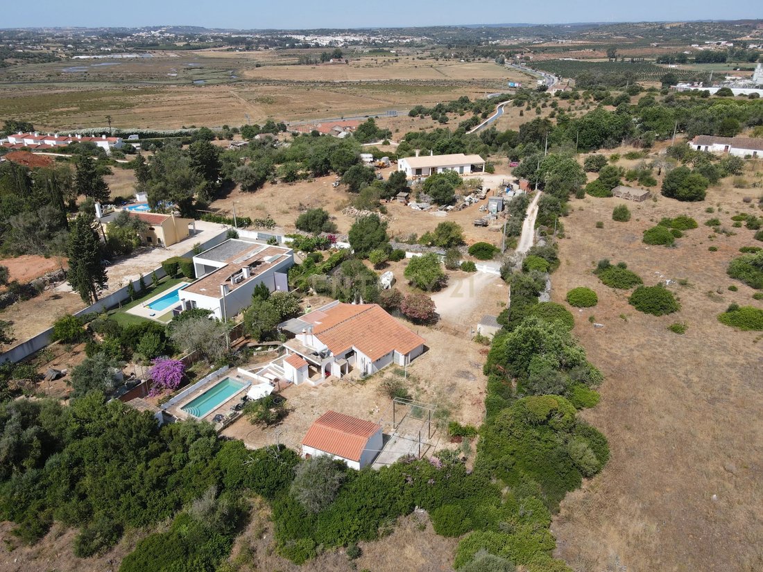 Villa in Mexilhoeira Grande, Algarve, Portugal 1 - 15914332