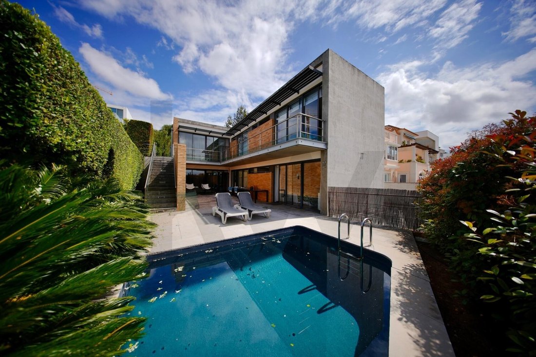 Townhouse in Carcavelos e Parede, Lisbon, Portugal 1 - 17914334