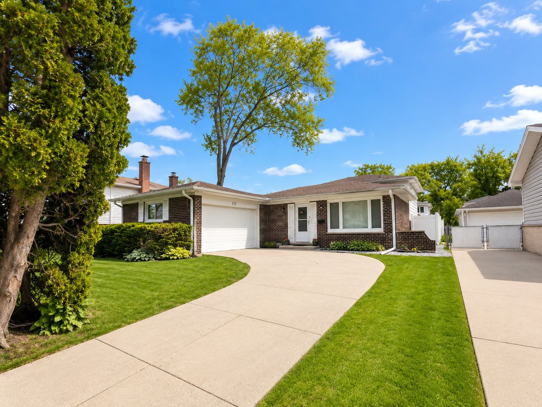 House in Des Plaines, Illinois, United States 1 - 17914193