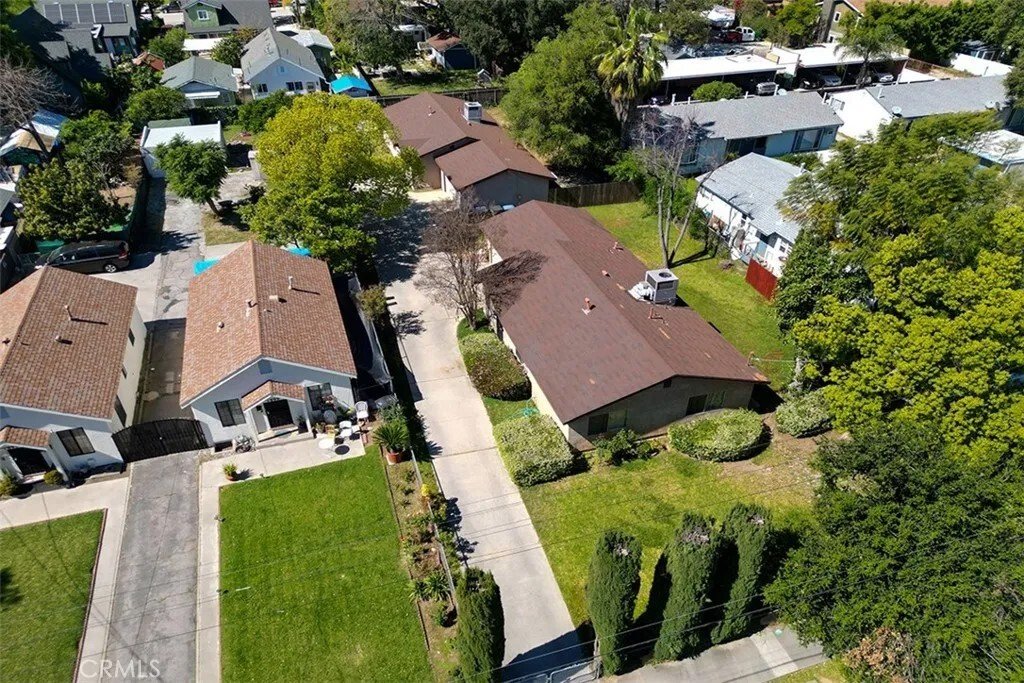 Altadena, California, United States 1 - 17661082