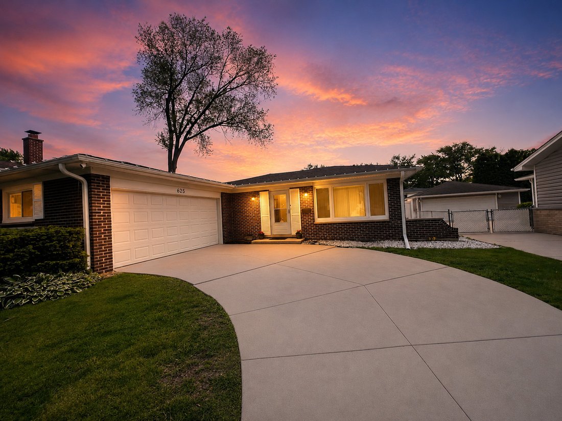 House in Des Plaines, Illinois, United States 2 - 17914193