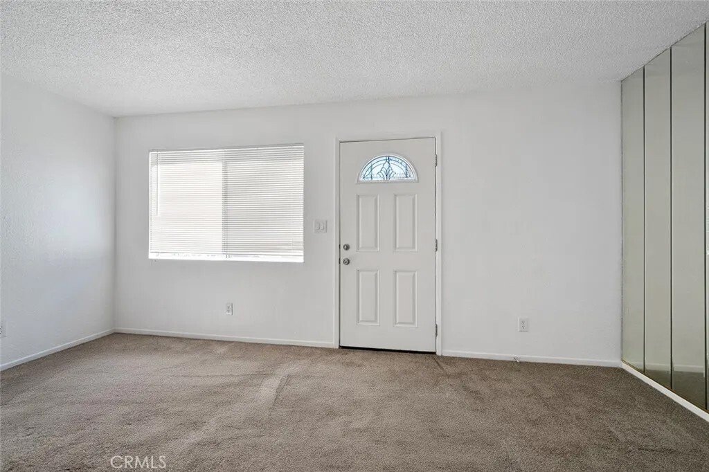 Altadena, California, United States 5 - 17661082