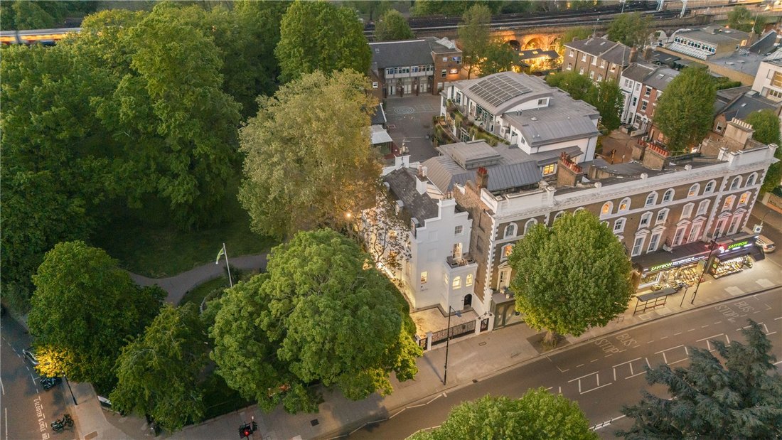 House in Ravenscourt Park, Hammersmith and Fulham, England 3 - 17914287