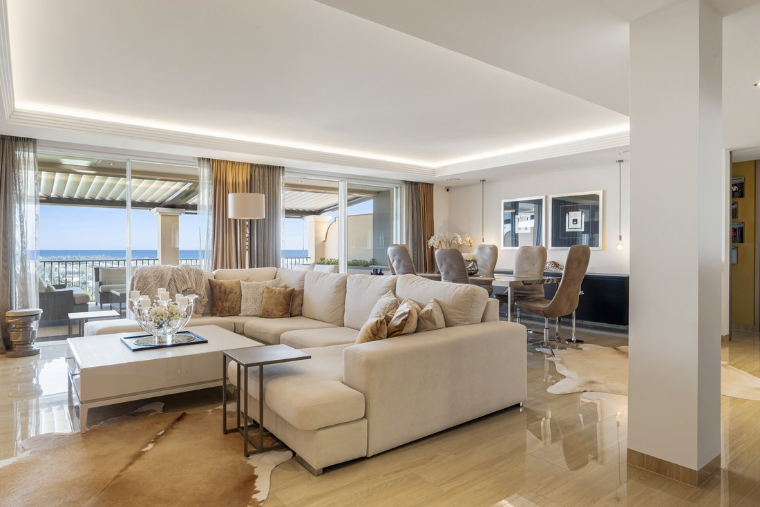 Apartment in Benahavis, Andalusia, Spain 1 - 17914368