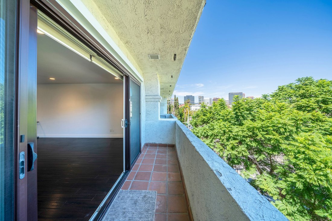 Condo in Los Angeles, California, United States 4 - 17914215