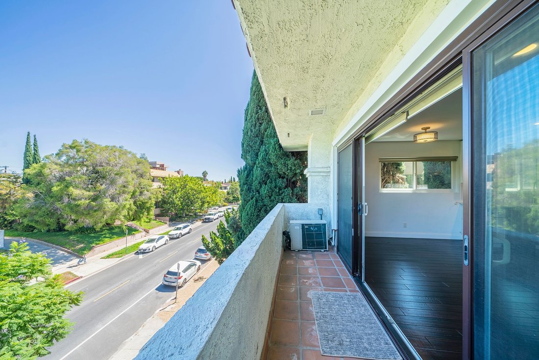 Condo in Los Angeles, California, United States 3 - 17914215