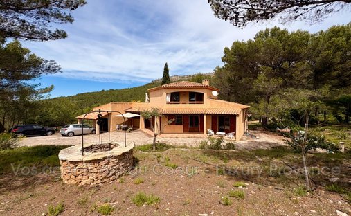 Villa in Châteauneuf-le-Rouge, Provence-Alpes-Côte d'Azur, France 1