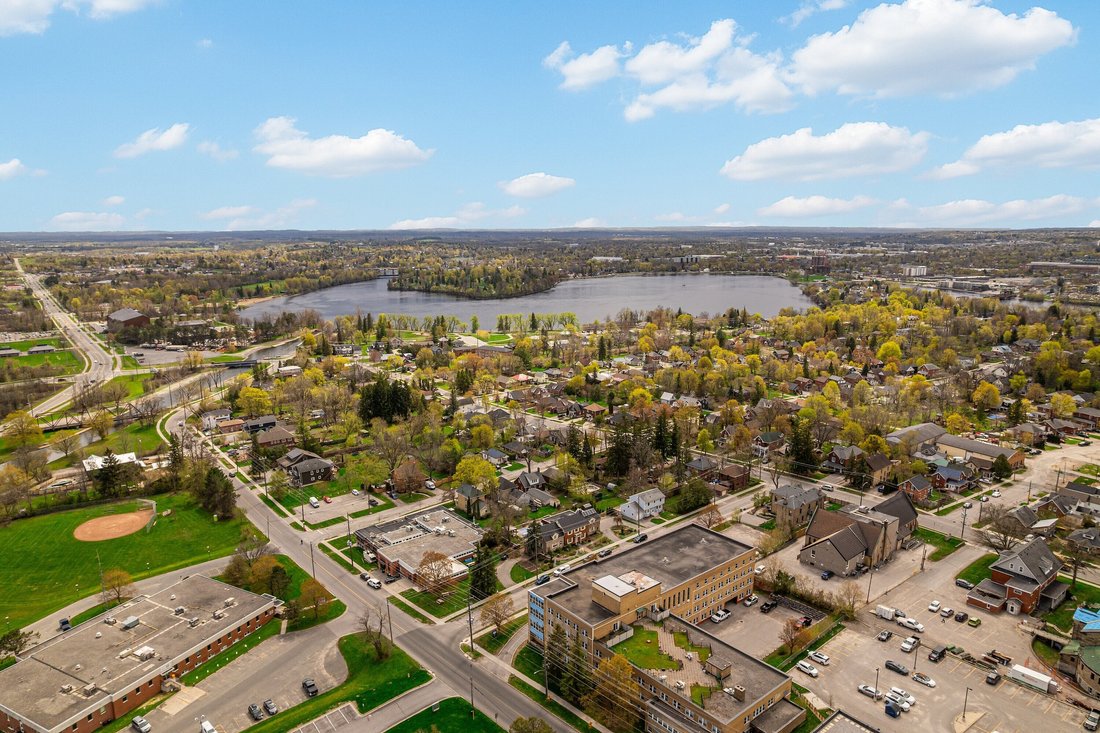 Condo in Peterborough, Ontario, Canada 3 - 17914586