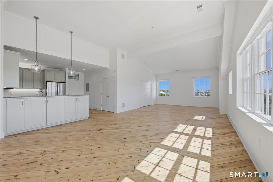 Condo in Groton, Connecticut, United States 4 - 17855012
