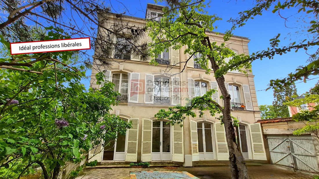 Apartment in Domaine National du Château, Versailles, France 1 - 17914976