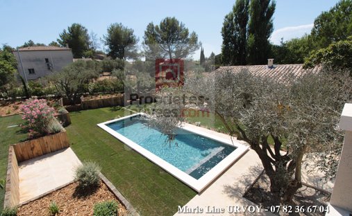 Villa in Paradou, Provence-Alpes-Côte d'Azur, France 1