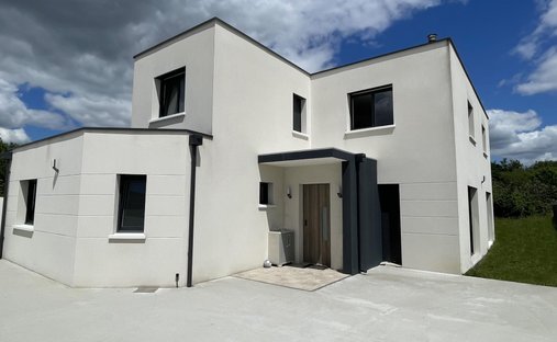 House in La Croix-Jeannette, Bouguenais, France 1