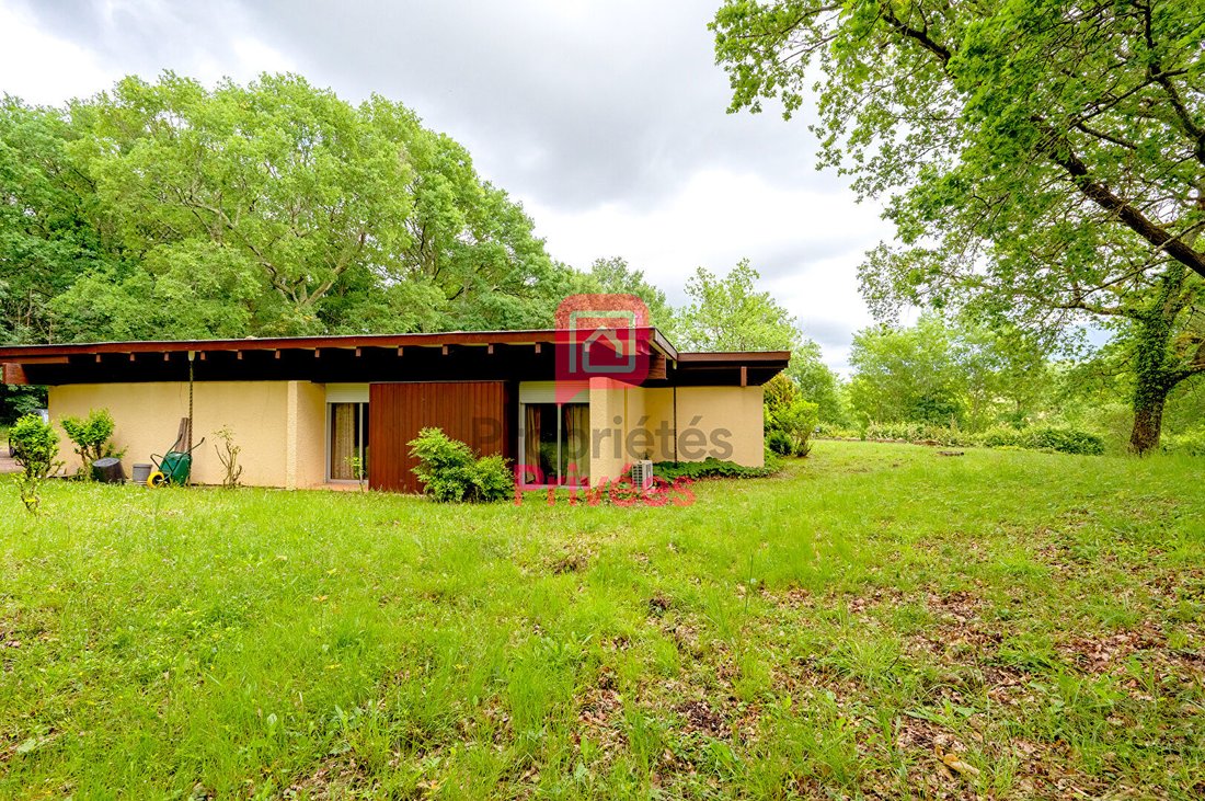 Villa in Pompignac, Nouvelle-Aquitaine, France 1 - 17907367