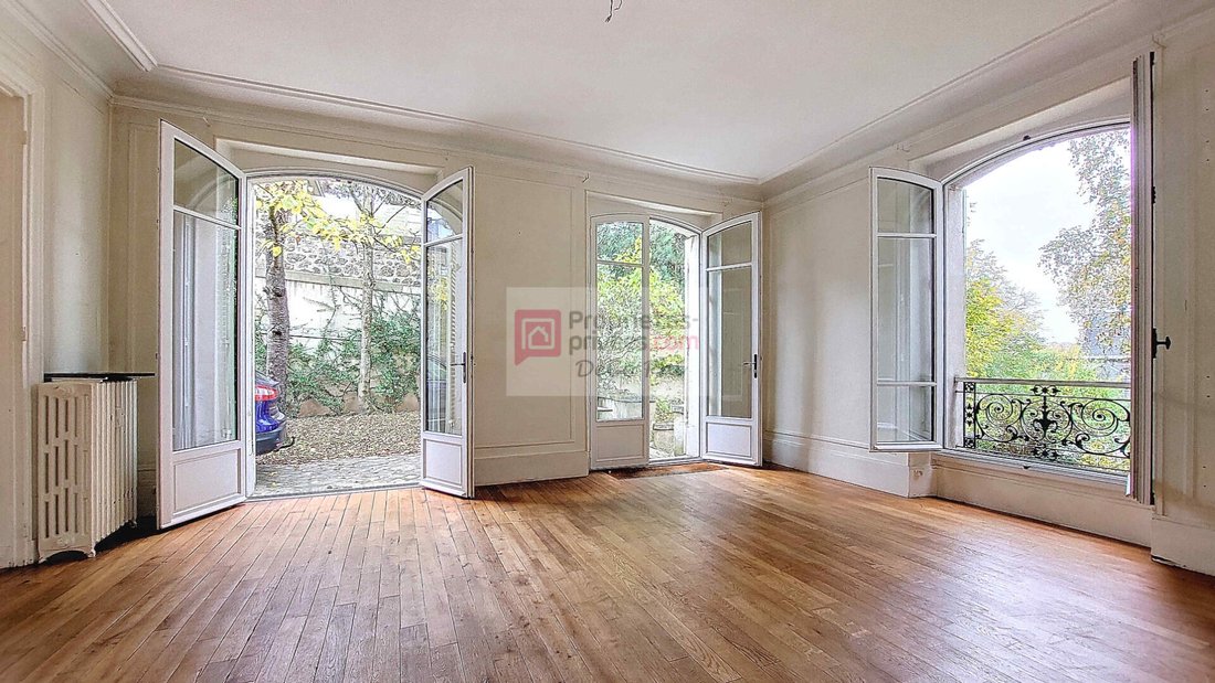 Apartment in Domaine National du Château, Versailles, France 3 - 17914976