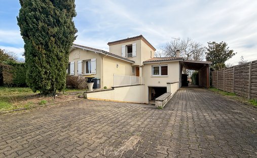 Villa in Sud, Léognan, France 1