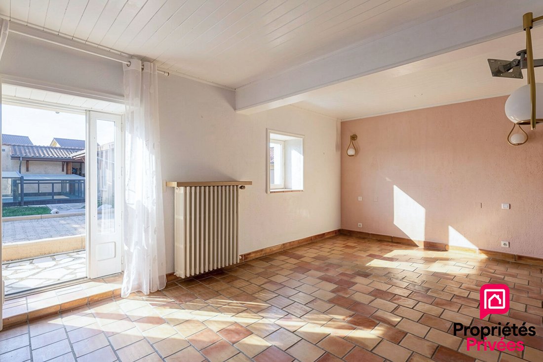 Villa in Oytier-Saint-Oblas, Auvergne-Rhône-Alpes, France 5 - 17914796