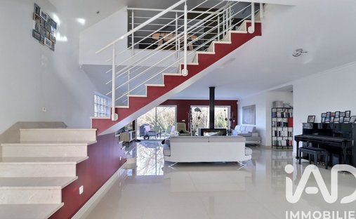 House in Longpont-sur-Orge, Ile-de-France, France 1