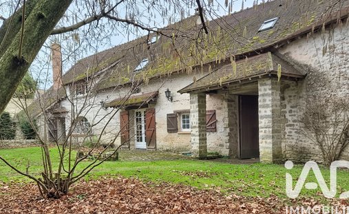 House in Guigneville-sur-Essonne, Ile-de-France, France 1