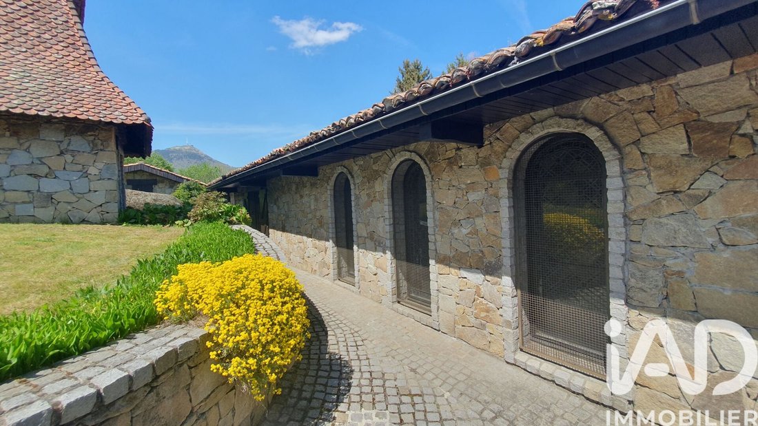 Casa en Orcines, Auvernia-Ródano-Alpes, Francia 4 - 17918959