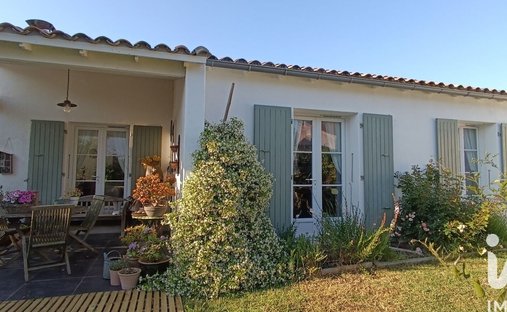House in Loix, Nouvelle-Aquitaine, France 1