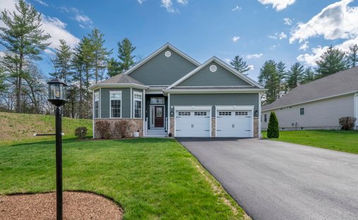 House in Londonderry, New Hampshire, United States 1
