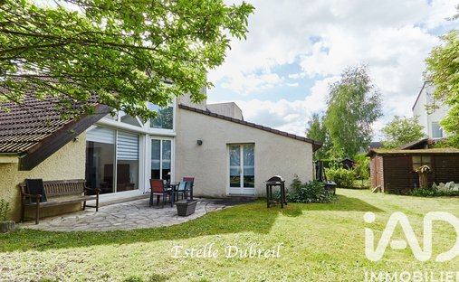 House in Montigny-le-Bretonneux, Ile-de-France, France 1