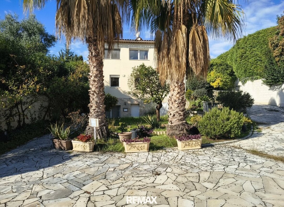 House in Antibes, Provence-Alpes-Côte d'Azur, France 2 - 17915364