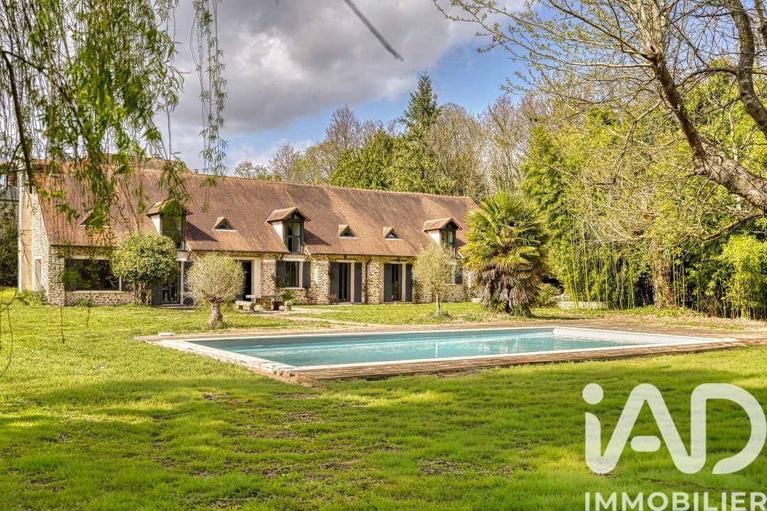 House in Bullion, Ile-de-France, France 2 - 17657448