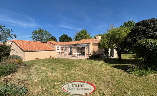 House in La Grand Noé, Vertou, France 1