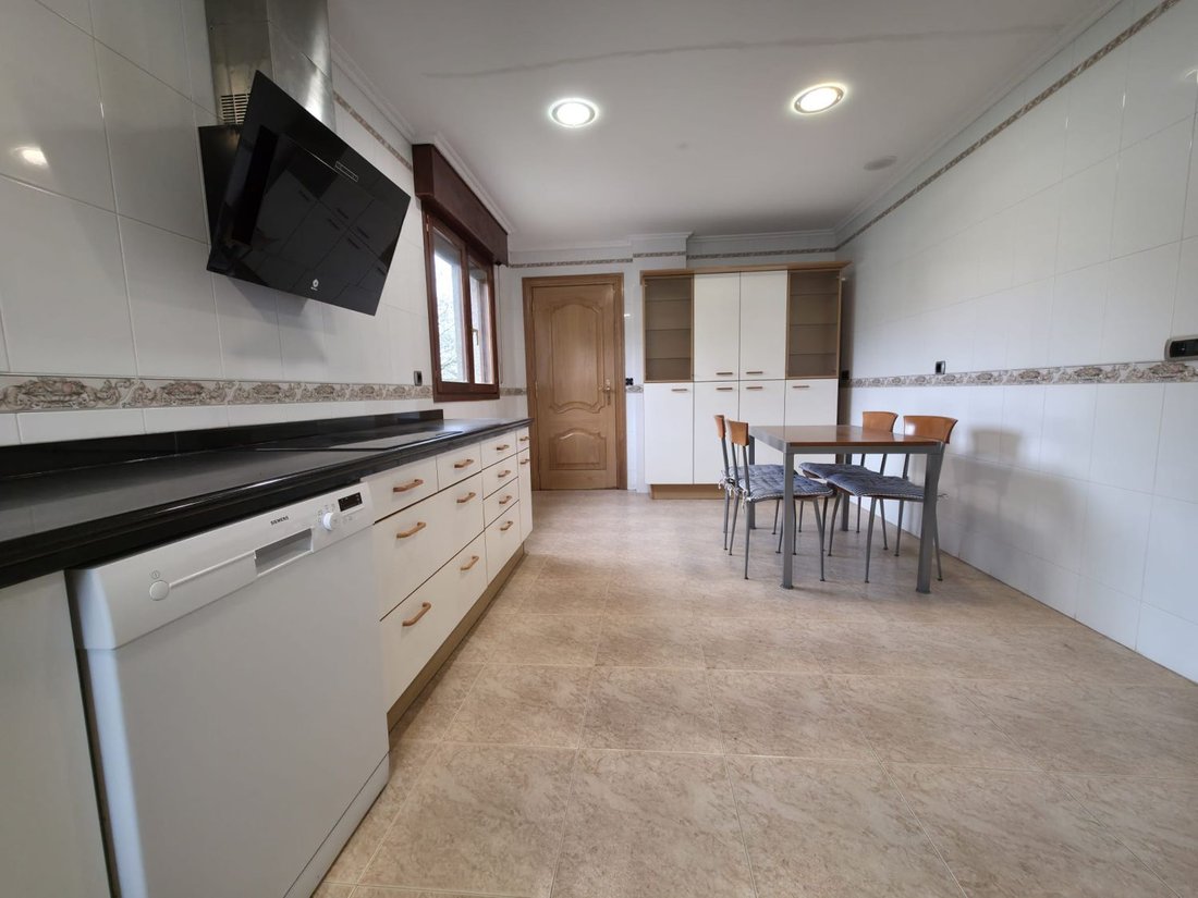 Chalet in Gamarra Mayor / Gamarra Nagusia, Vitoria-Gasteiz, Spain 5 - 17517221