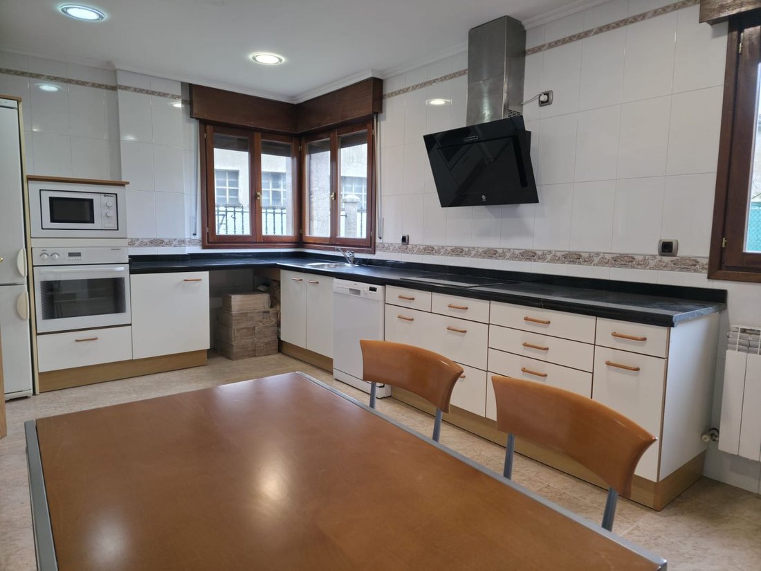 Chalet in Gamarra Mayor / Gamarra Nagusia, Vitoria-Gasteiz, Spain 2 - 17517221