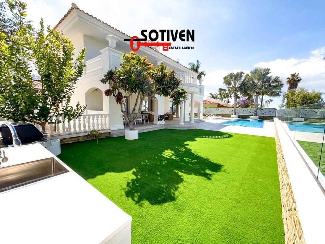 Villa in La Caleta, Adeje, Canary Islands 3 - 12836002