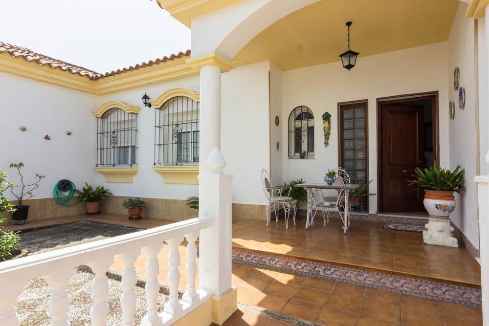 Chalet in El Puerto de Santa María, Andalusia, Spain 1 - 17915858