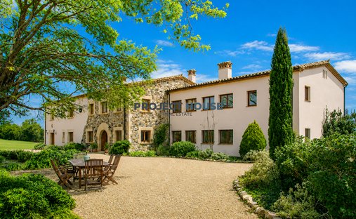 Villa in Brunyola i Sant Marti Sapresa, Catalonia, Spain 1