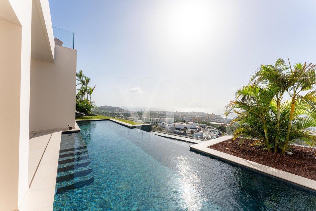 Villa in Costa Adeje, Adeje, Canary Islands 1 - 17916498